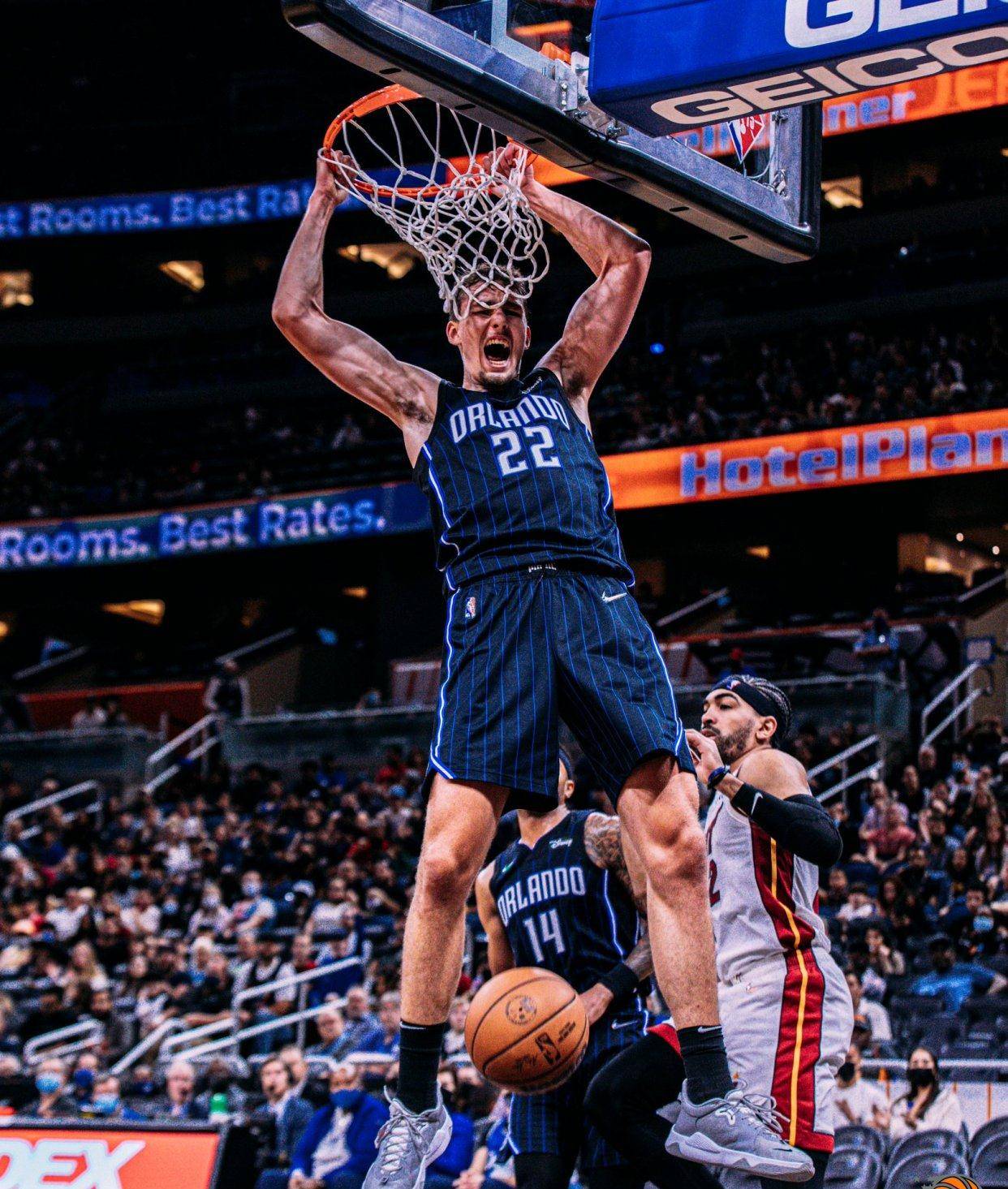 东契奇复出首秀出彩,北京首钢主场横扫武汉三镇,豪取5连胜(东契奇被驱逐的原因) 东契奇复出首秀出彩,北京首钢主场横扫武汉三镇,豪取5连胜(东契奇被驱逐的原因)