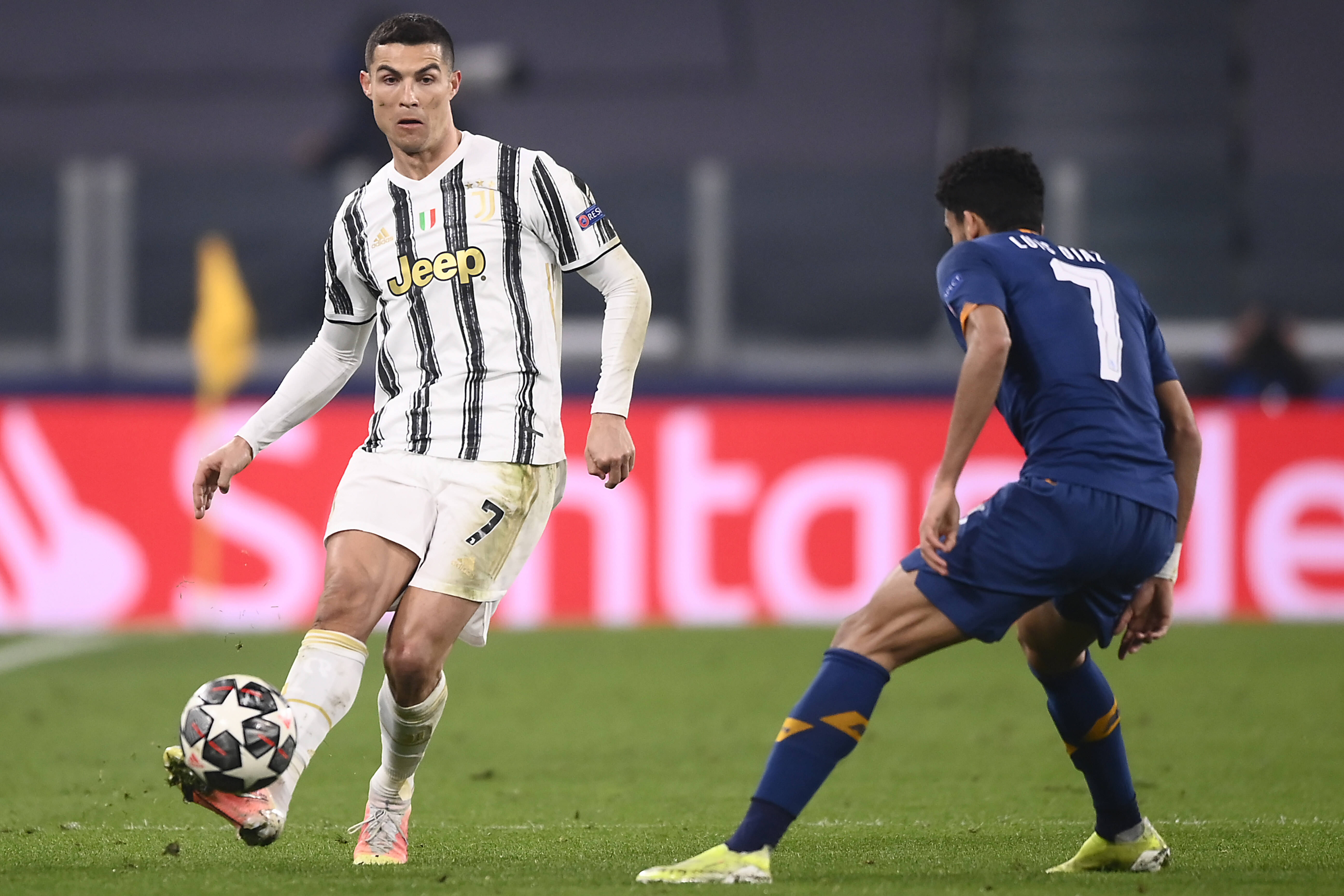 年终总决赛最新形势：尤文图斯高居榜首，波尔图强势追赶，冠军归属成迷(高居翰曹星原离婚原因)